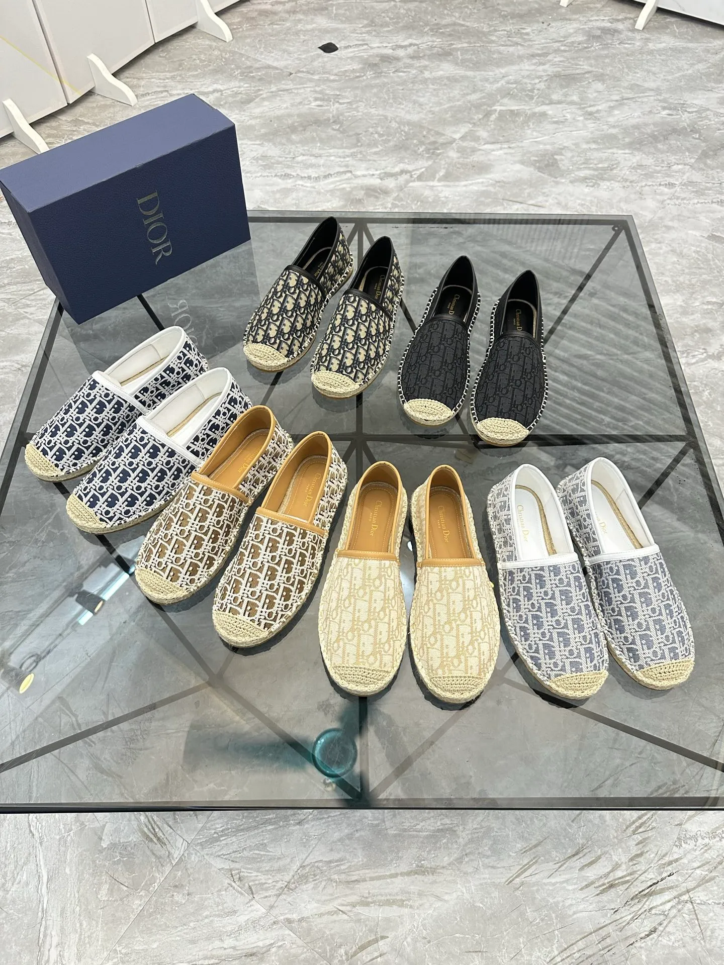 Men's shoes for sale 💰: 💰P400¥ Product trademark: Dior* "Dior*" low-top fisherman's shoes Regular size: 38-44 (can be customized to 37.45) Product materials: imported cowhide leather upper spliced ​​with original fabric, sheepskin lining, original outsole. Number: 1023
